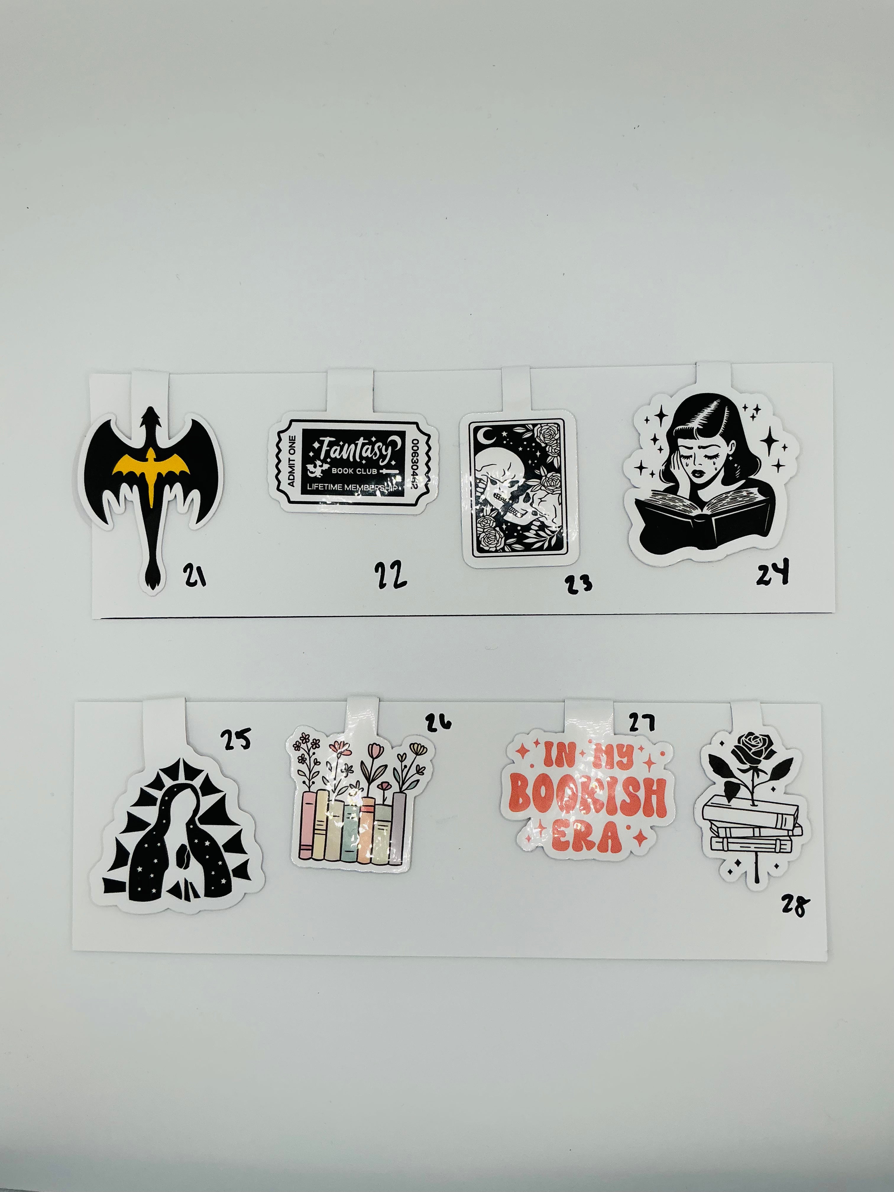Magnetic bookmarks